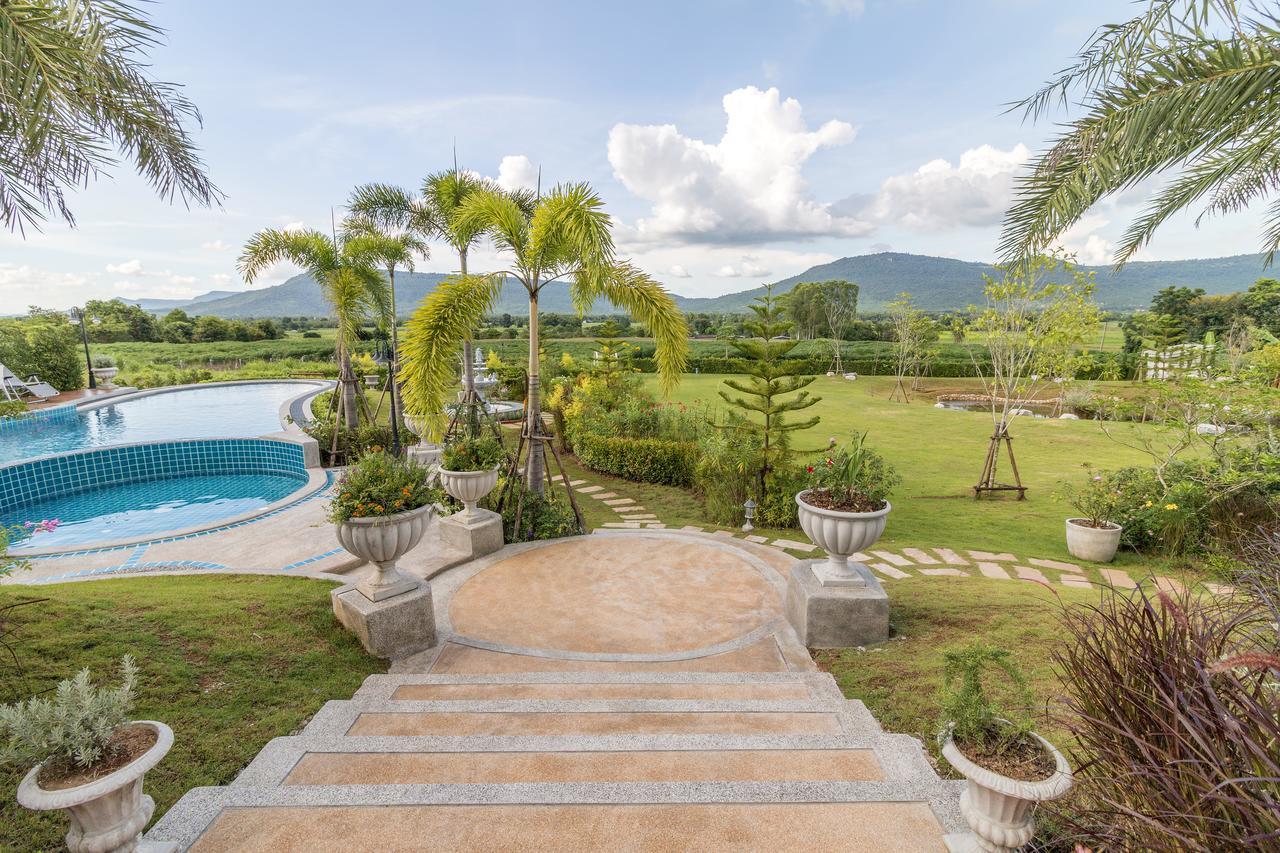 Chateau De Prim Khao Yai Villa *
