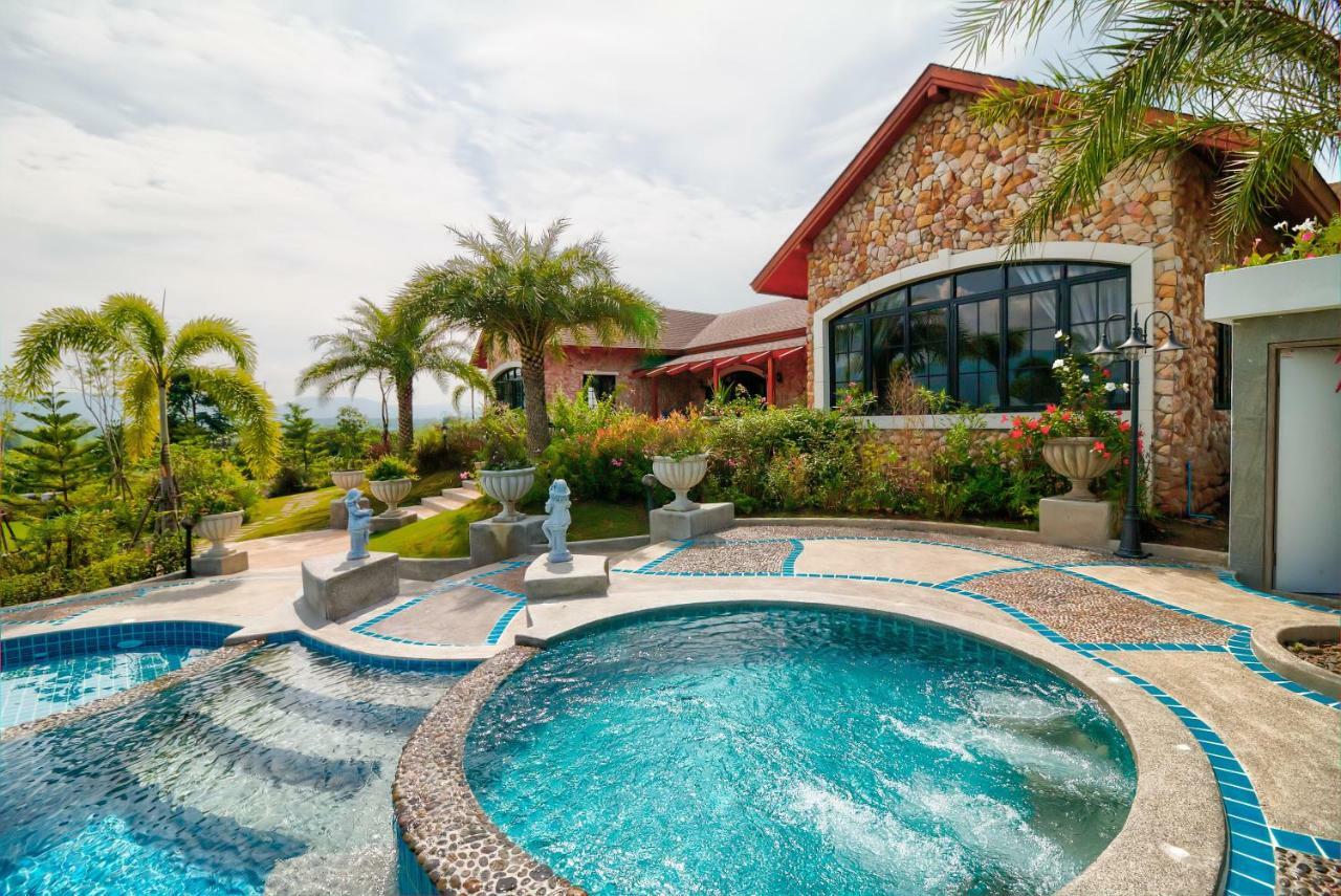 Chateau De Prim Khao Yai Villa *