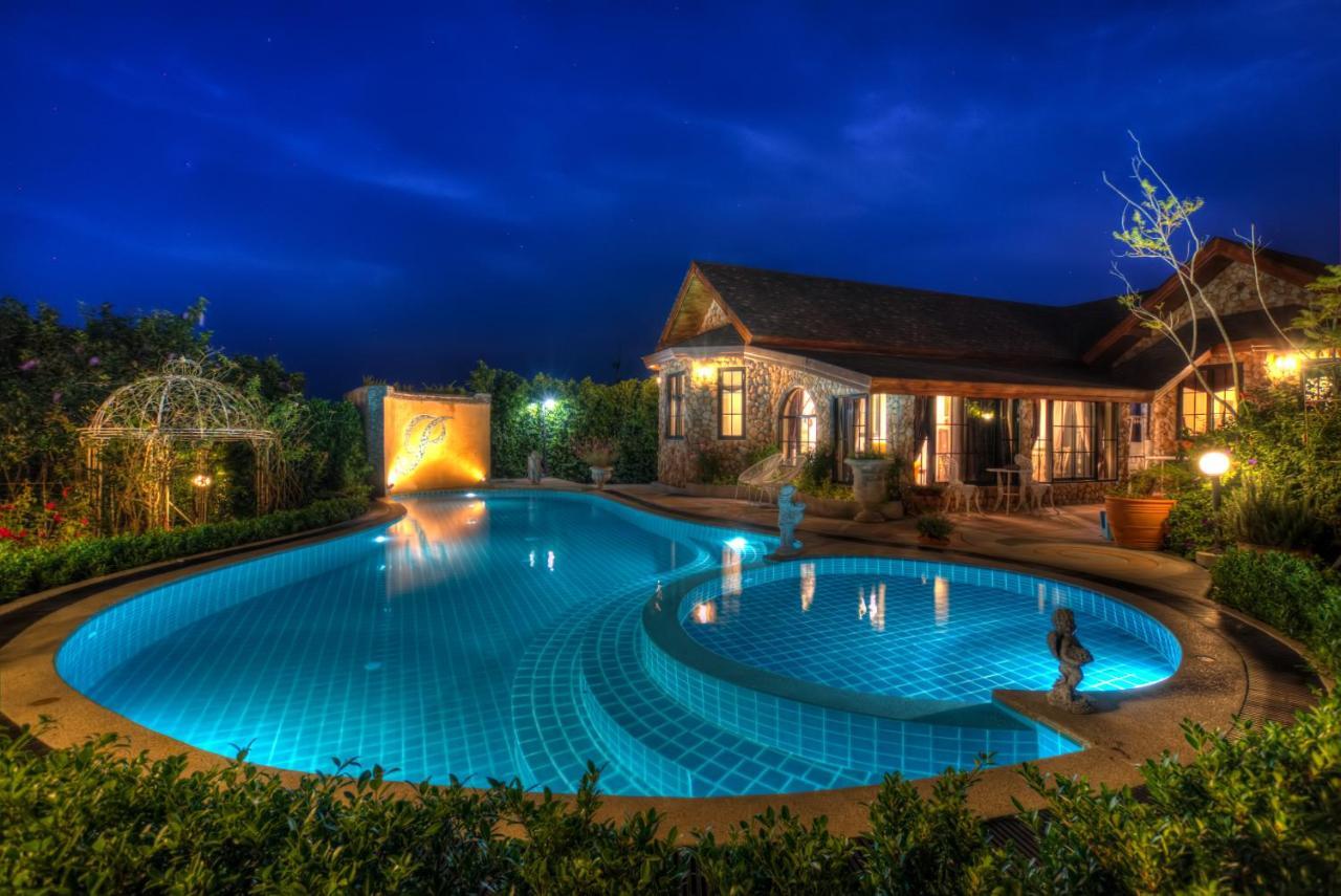Chateau De Prim Khao Yai Villa *