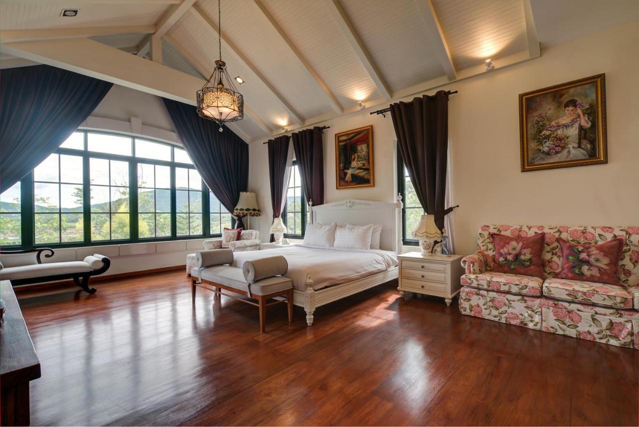 Chateau De Prim Khao Yai Villa *